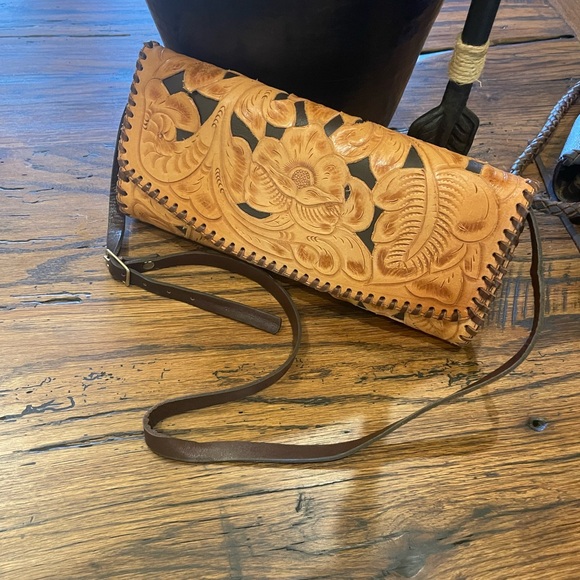 JUAN ANTONIO TOOLED CLUTCH - Picture 2 of 7